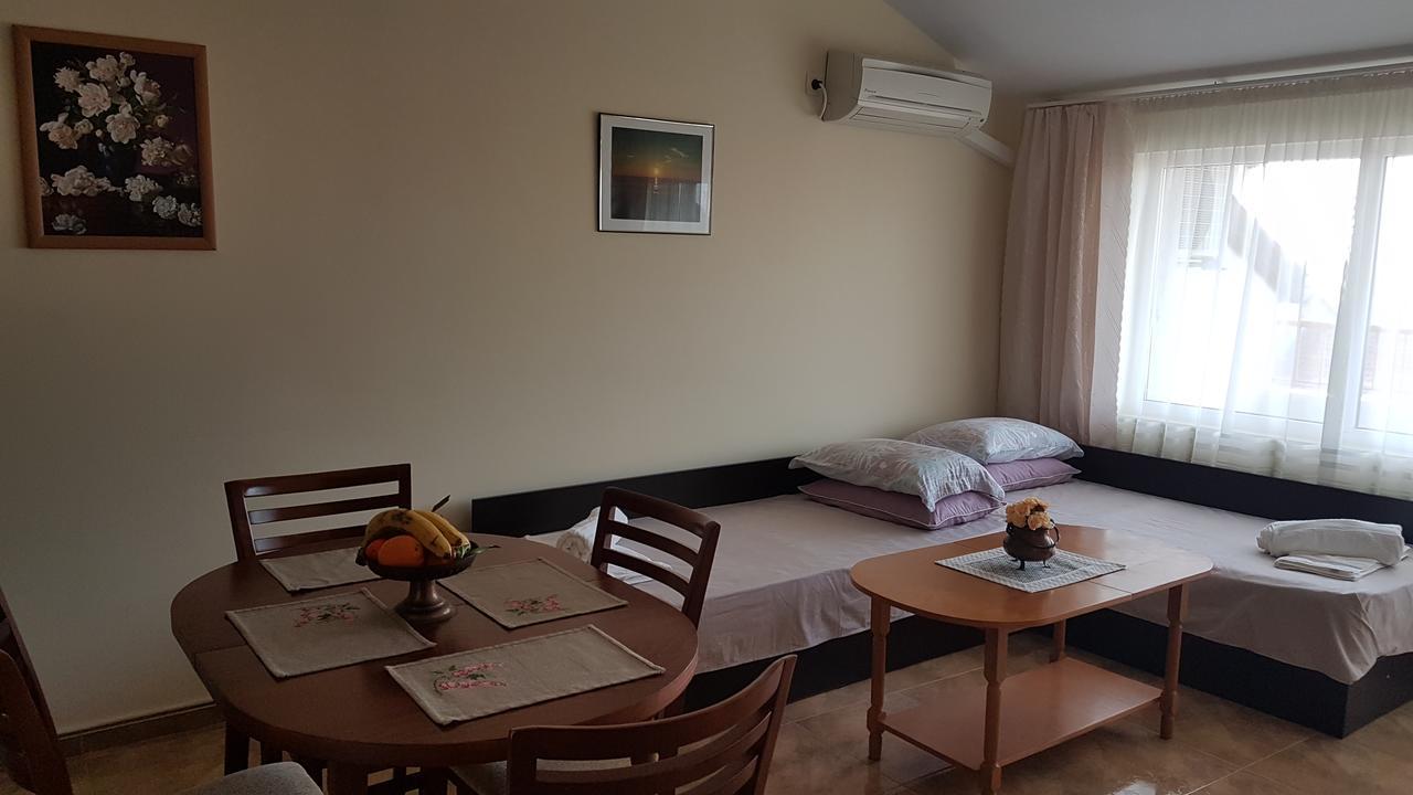 Tashevi Apartments Pomorie Buitenkant foto