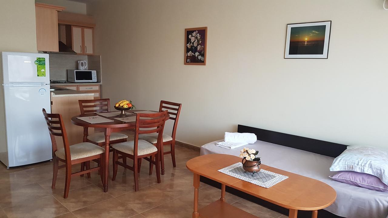 Tashevi Apartments Pomorie Buitenkant foto