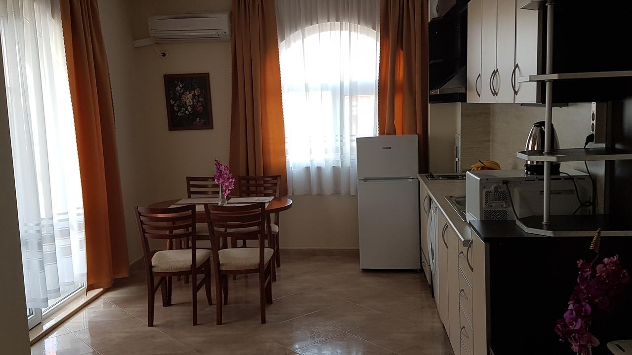 Tashevi Apartments Pomorie Buitenkant foto