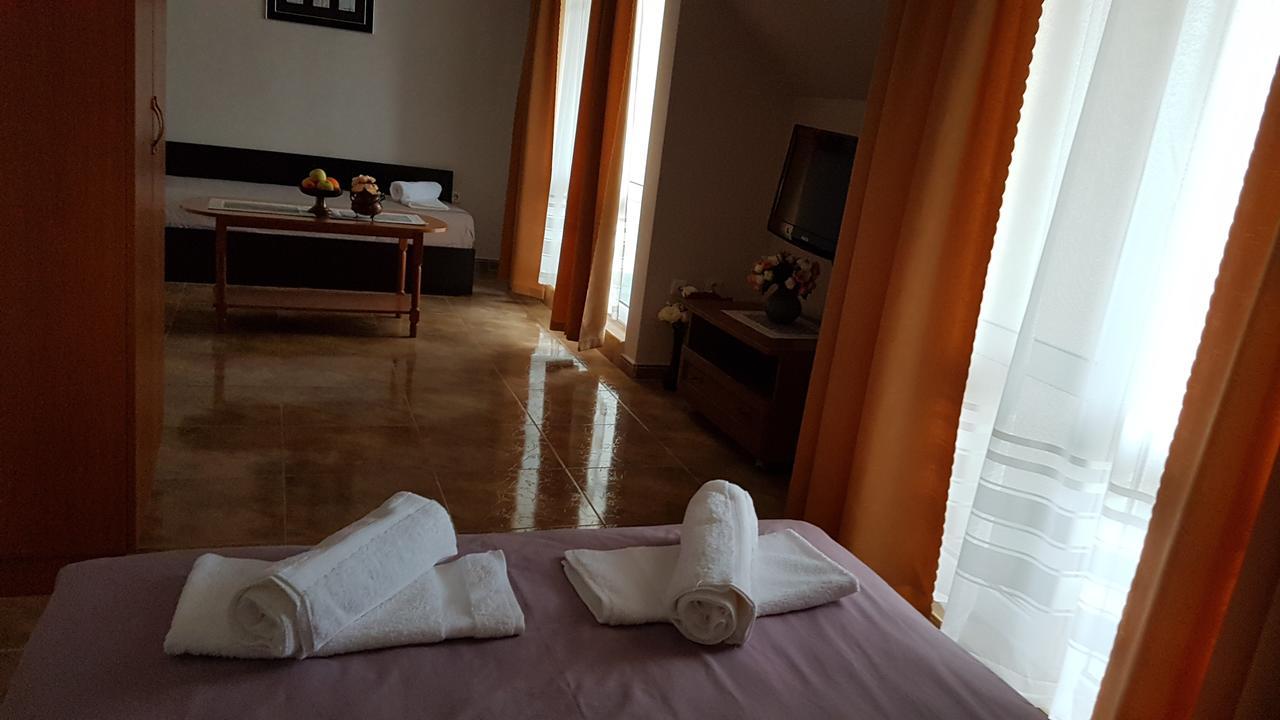 Tashevi Apartments Pomorie Buitenkant foto