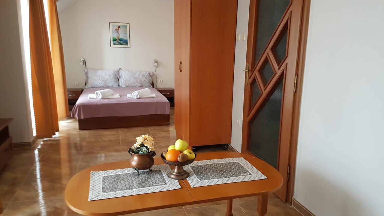Tashevi Apartments Pomorie Buitenkant foto